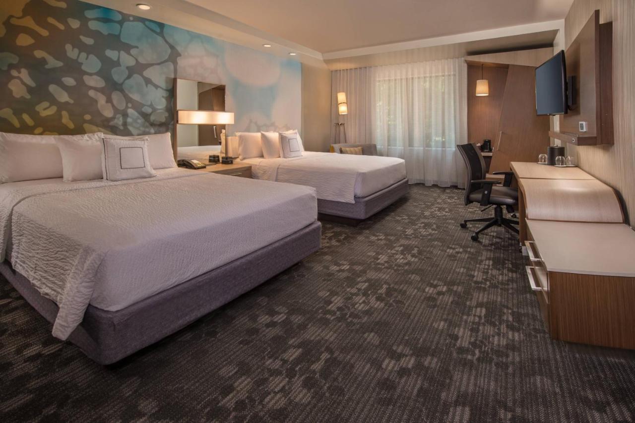 Queen Room with Two Queen Beds and Roll-In Shower - Mobility Access,1395474470:JPEG