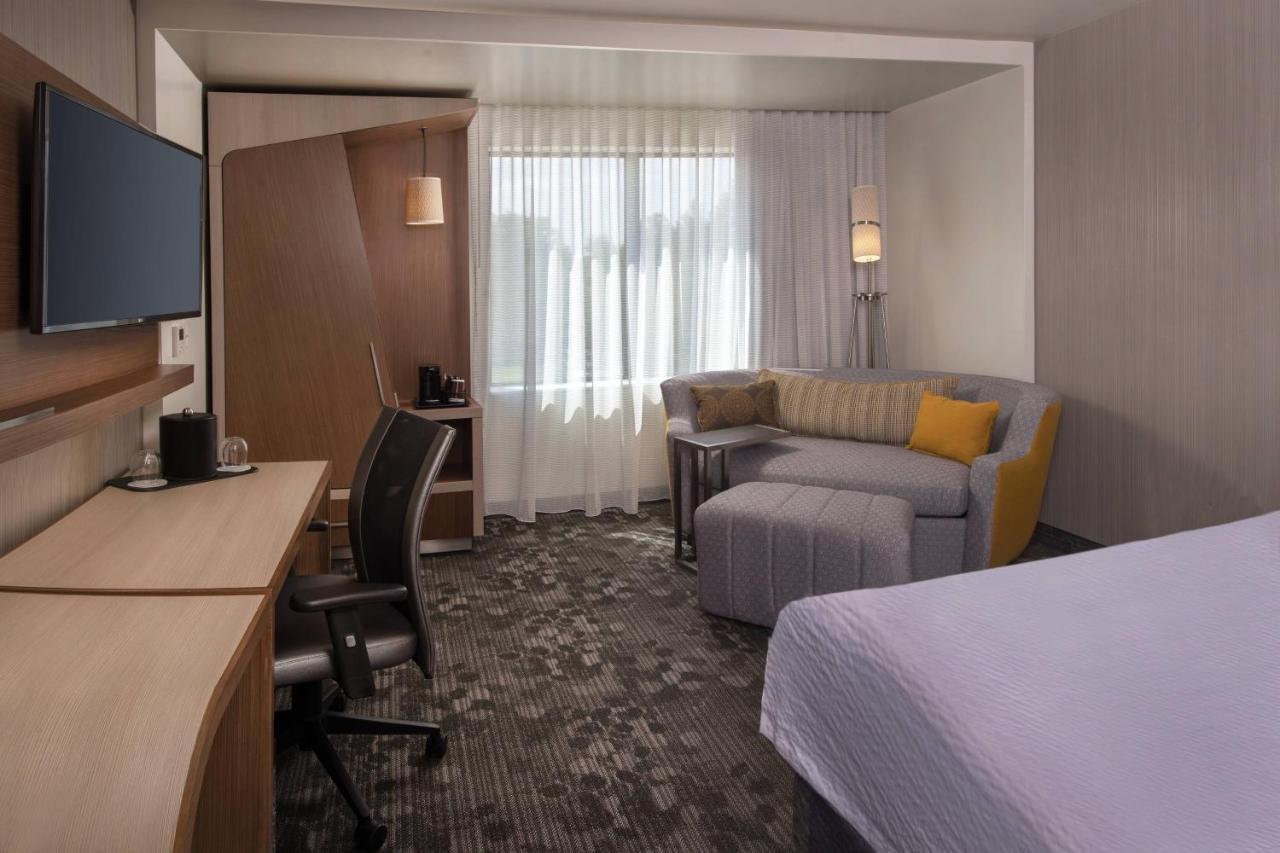 King Room with Roll-In Shower - Mobility Access/Hearing Accessible,824538884:JPEG